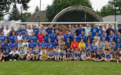 Vereinsfoto zum 100. auf der Einheit