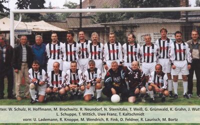 Traditionsteam vor dem Spiel zum Fest