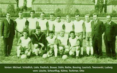 Mannschaftsfoto nach offizieller Ehrung im Stadion