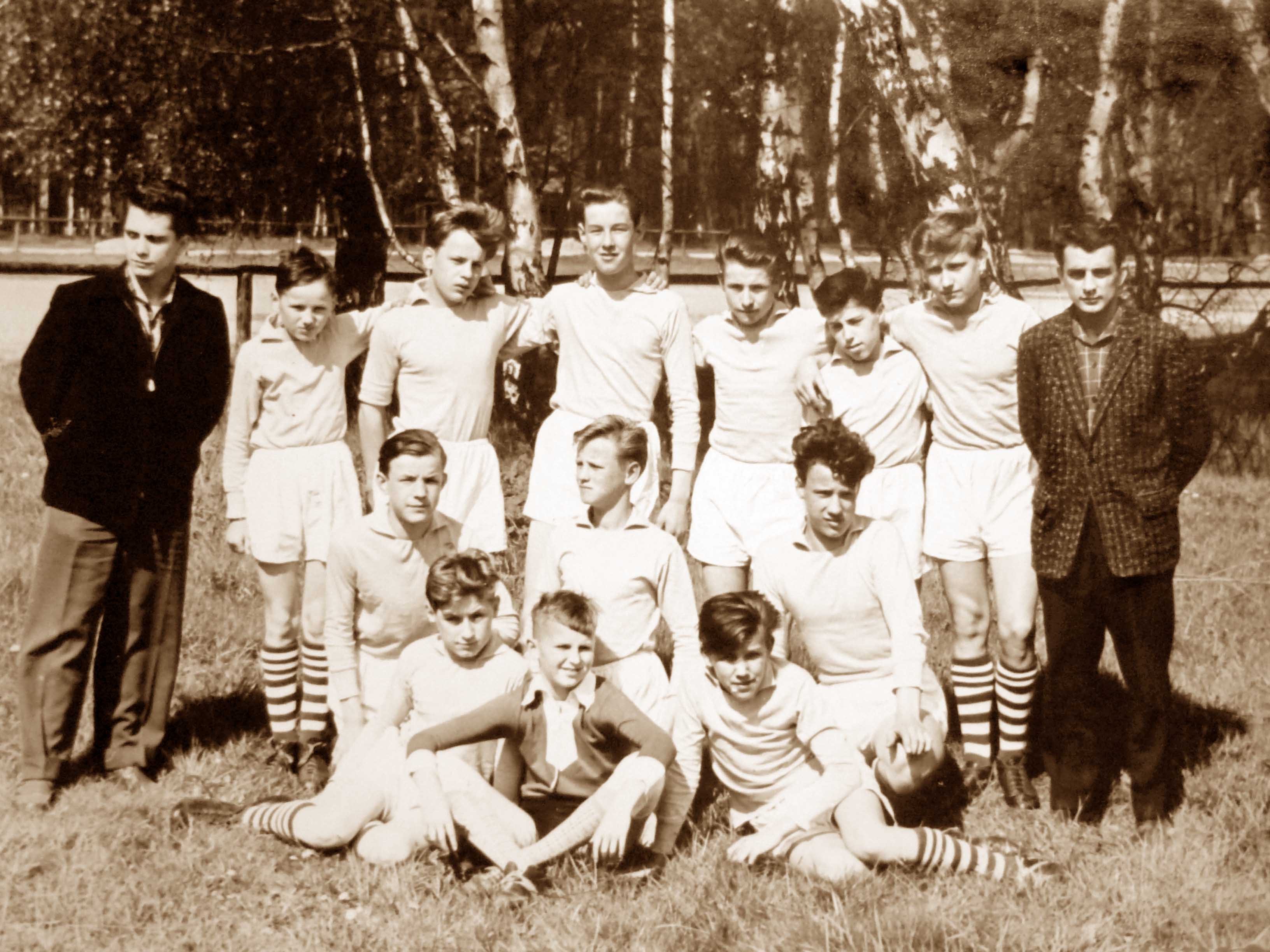 Rudi (links) und Norbert Kupillas (rechts) mit ihrem Team