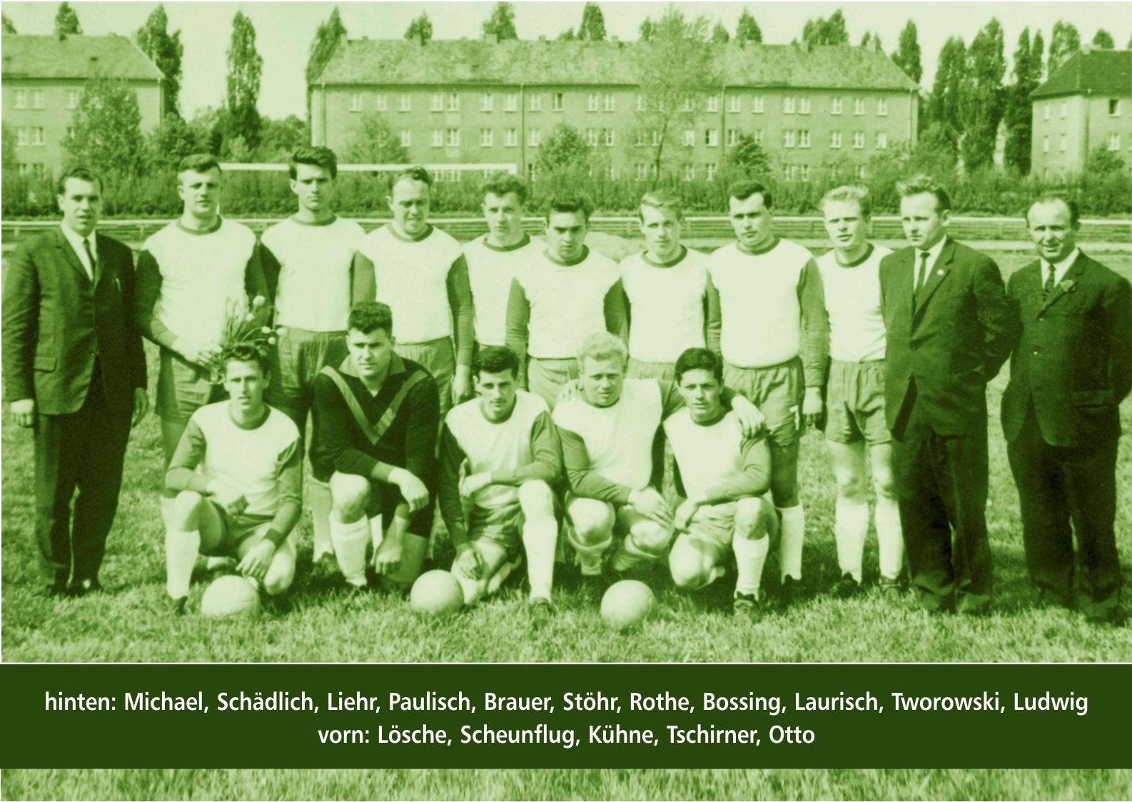 Mannschaftsfoto nach offizieller Ehrung im Stadion