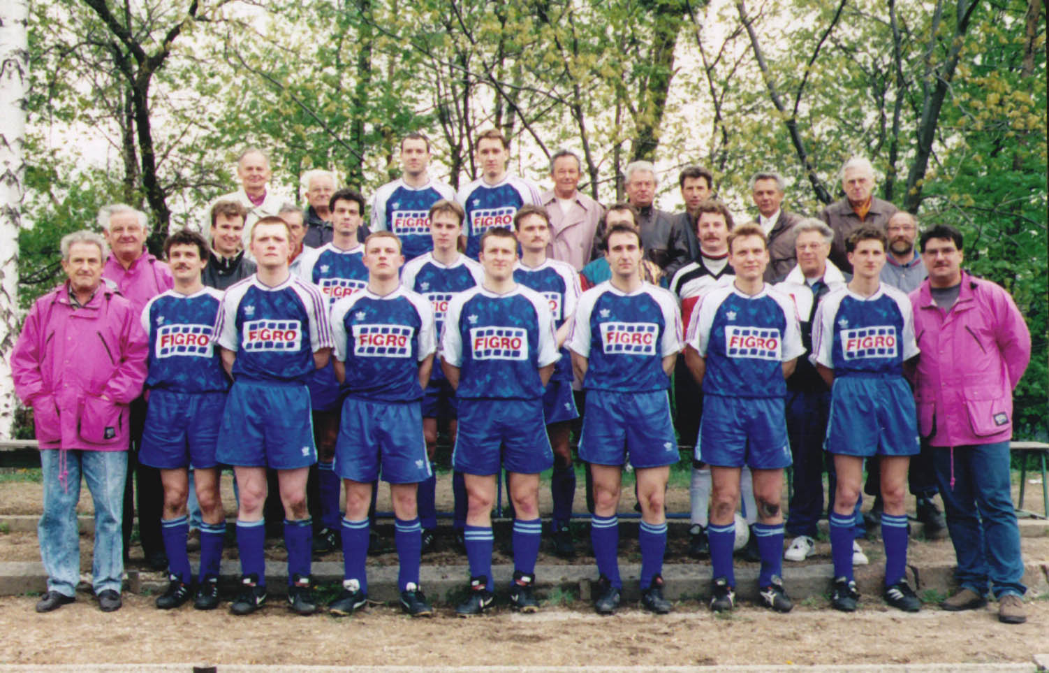 1996 - Mannschaftsfoto mit „Ehemaligen“