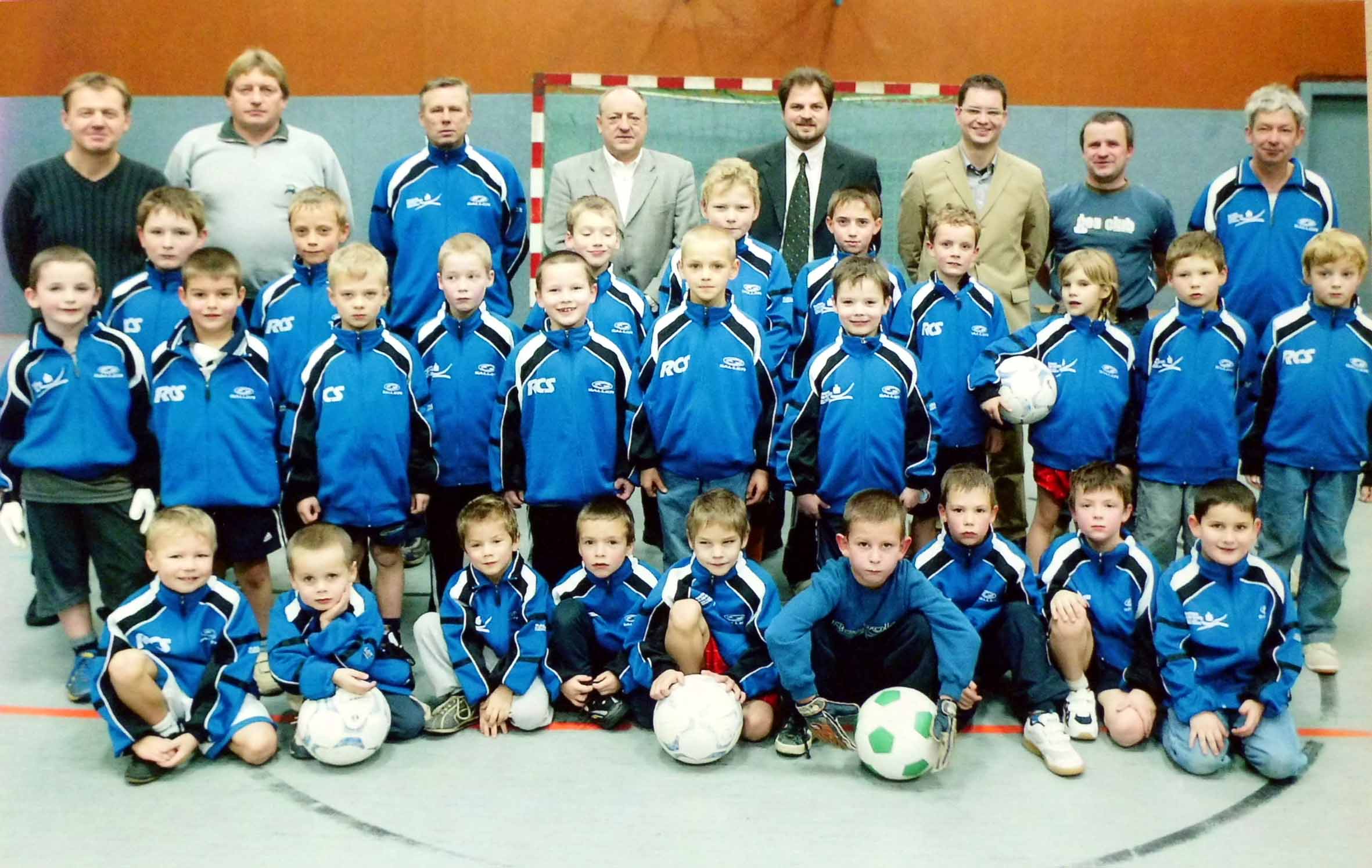 2003/04 - Neuanfang beim Nachwuchs mit zwei Teams bei den F-Junioren