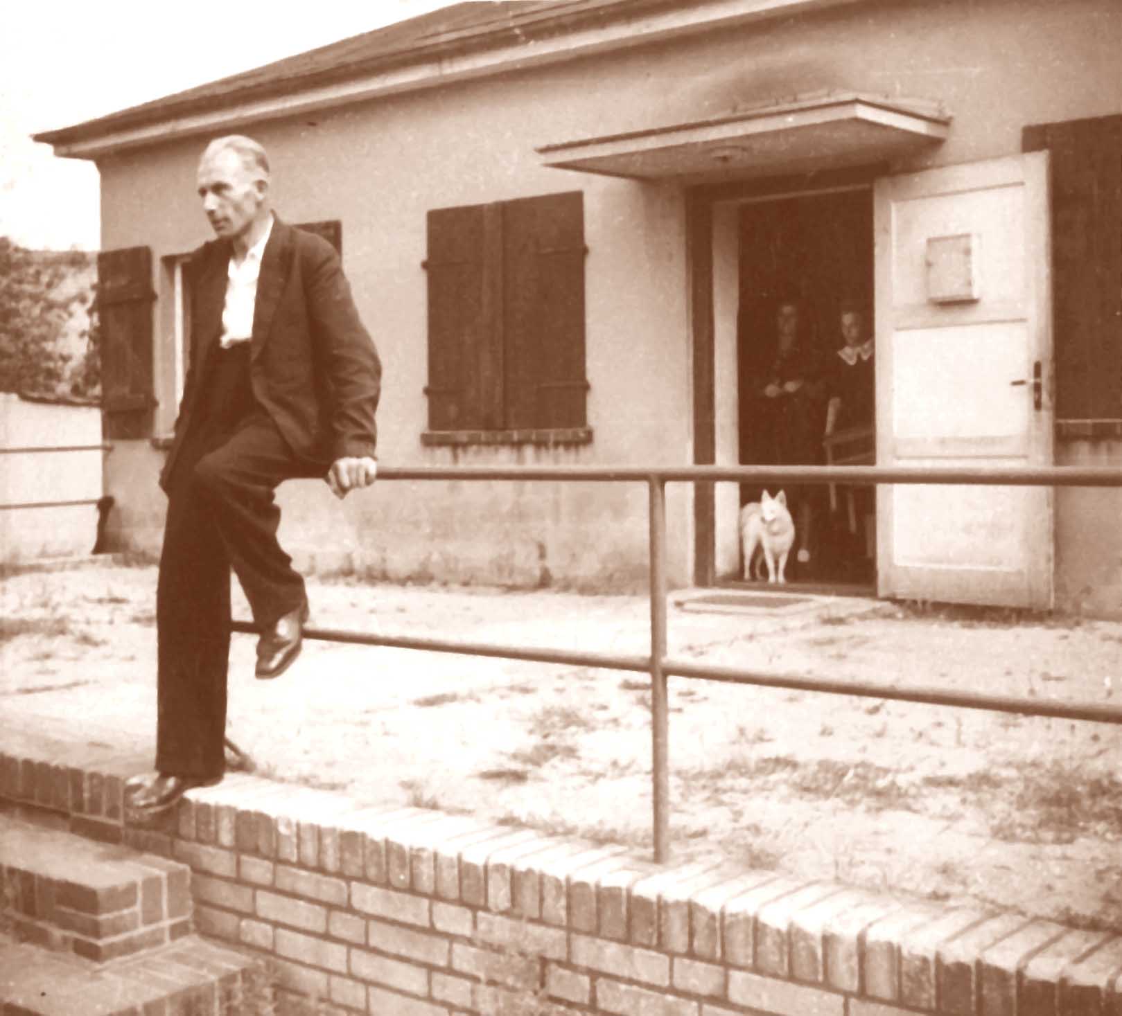 Die Terrasse war die ersten Jahre ohne Bedachung.