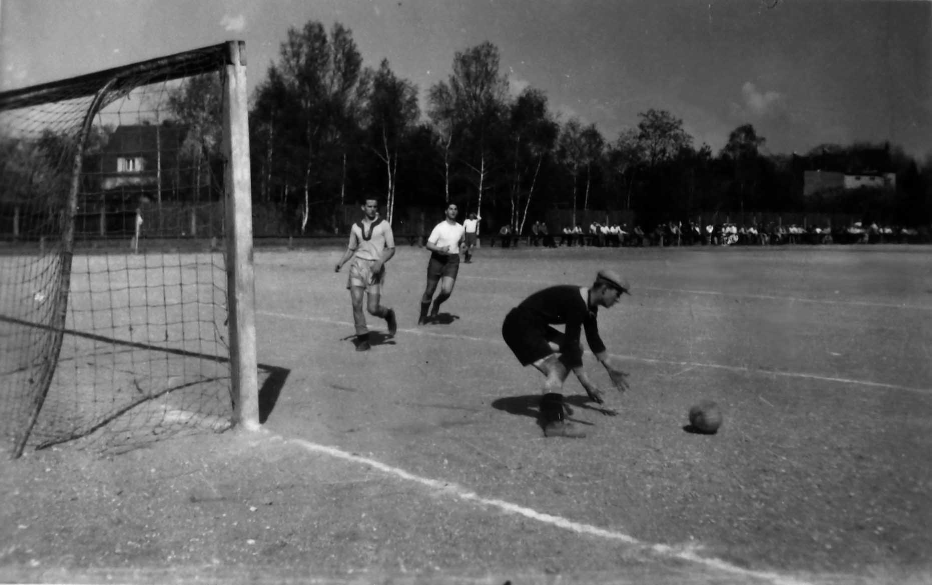 Bei trockenem Wetter war der Platz eine „Wüste“.