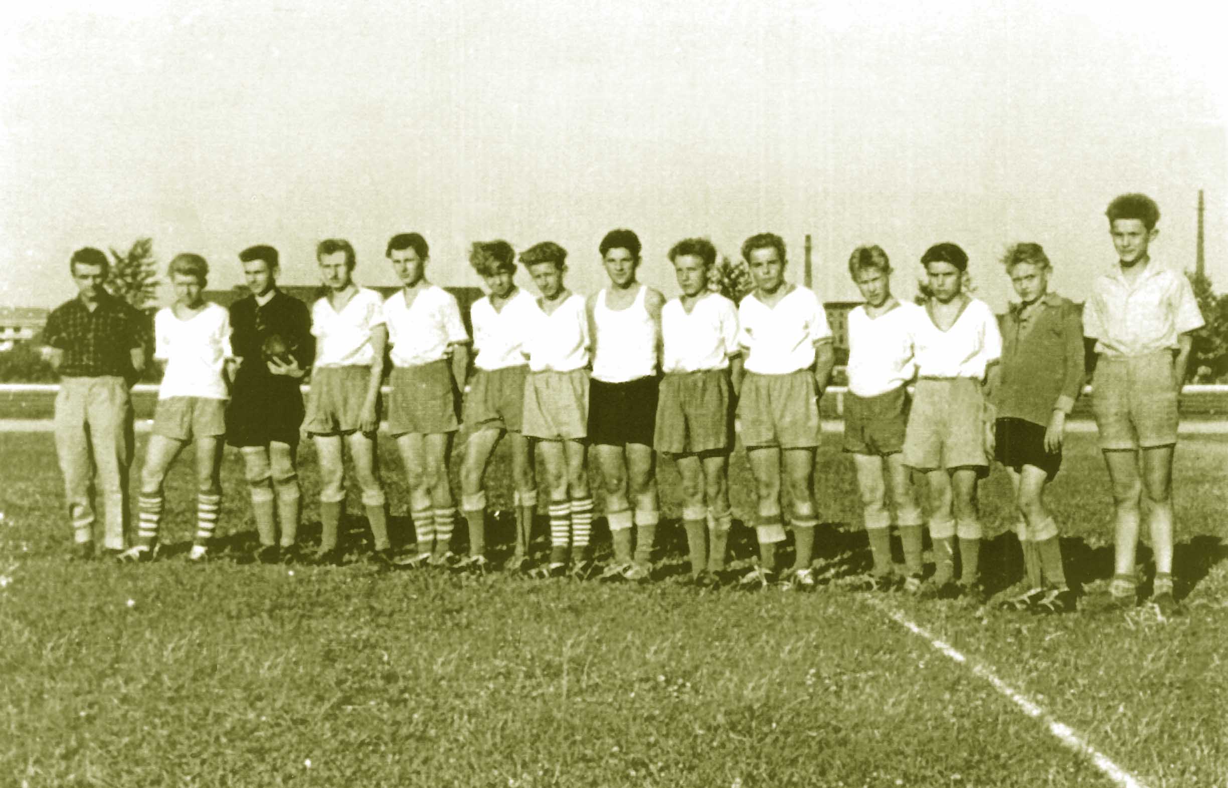 Norbert Kupillas (Bild links) mit seinem Jugendteam