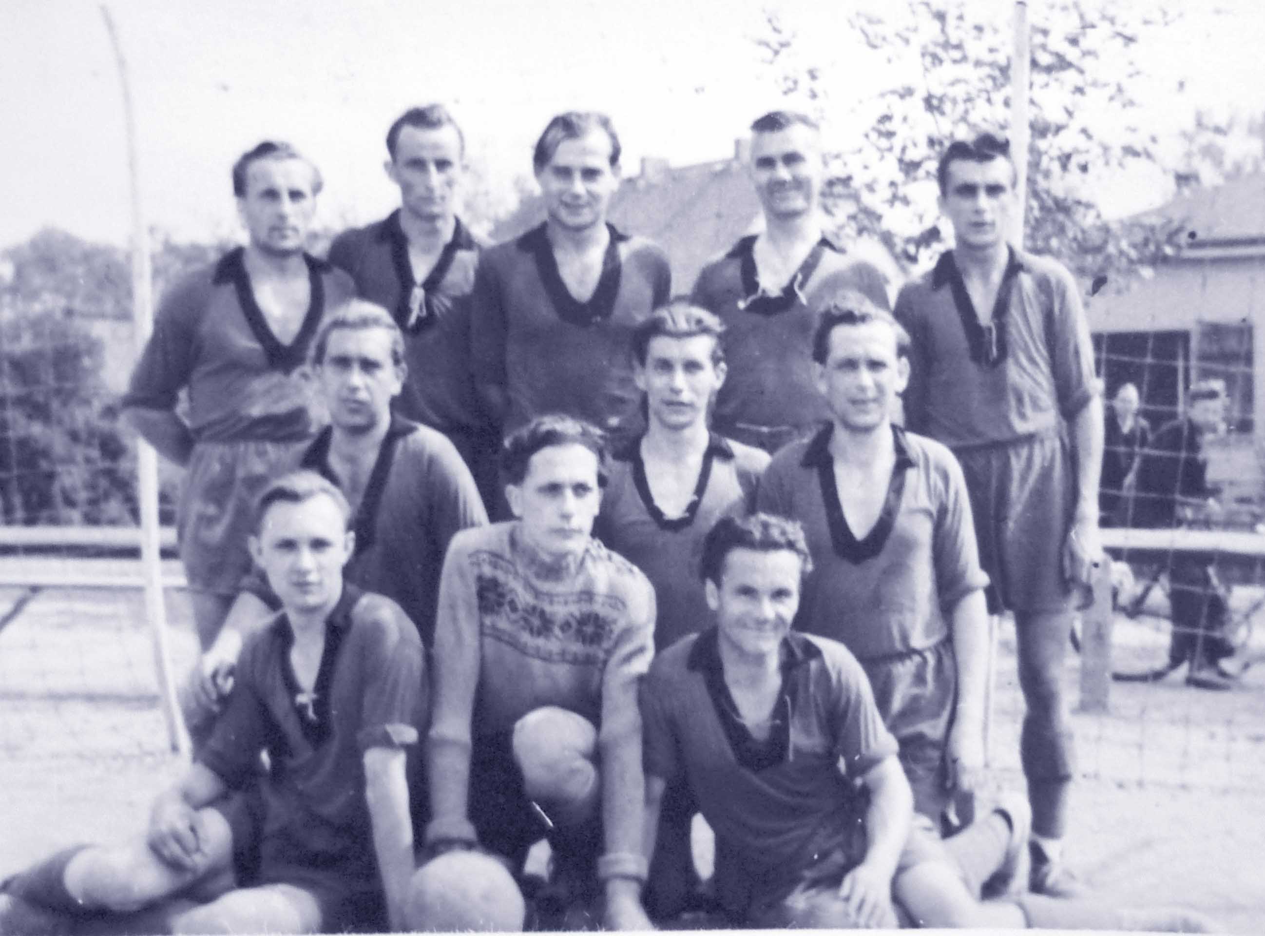 Mannschaftsfoto eines BSG-Reserveteams auf der Einheit